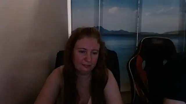 Snapshot of PeterAndJen chatting on August 2026 06:10:02 PM PeterAndJen online show from August 2026 06:10:02 PM