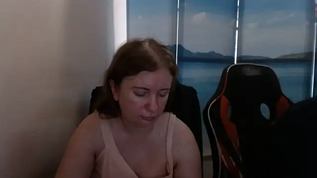 Snapshot of PeterAndJen chatting on August 2026 06:26:01 AM PeterAndJen online show from August 2026 06:26:01 AM