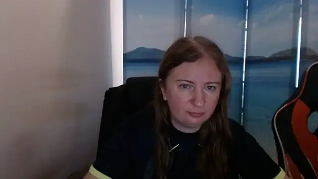 Snapshot of PeterAndJen chatting on August 2026 05:12:01 AM PeterAndJen online show from August 2026 05:12:01 AM
