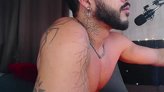 Snapshot of Artemis_Kazttman chatting on December 2024 01:47:01 PM Artemis Kazttman online show from December 2024 01:47:01 PM