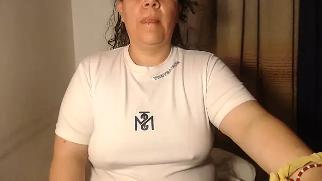 agathamiller01 online show from April 2026 10:41:02 AM