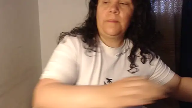 agathamiller01 online show from April 2026 11:16:02 AM