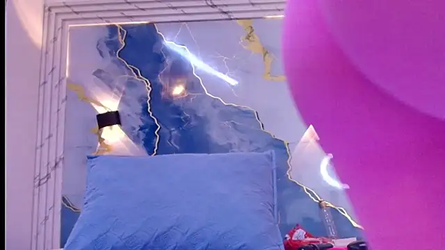 lorrayne  online show from October 2025 12:15:01 PM