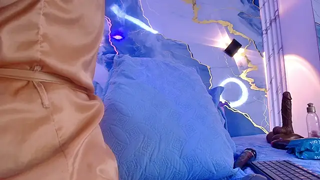 lorrayne  online show from November 2025 12:20:01 PM