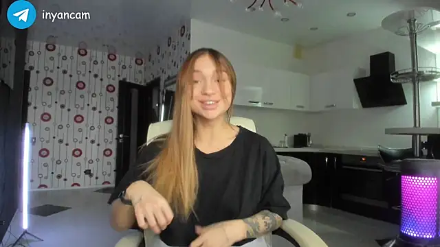 Snapshot of _in_yan chatting on December 2024 04:07:02 AM in yan online show from December 2024 04:07:02 AM