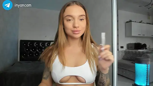 Snapshot of _in_yan chatting on January 2025 04:15:01 AM in yan online show from January 2025 04:15:01 AM