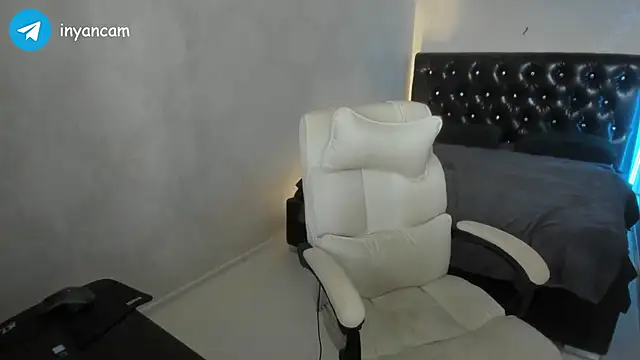 Snapshot of _in_yan chatting on January 2025 04:13:01 AM in yan online show from January 2025 04:13:01 AM