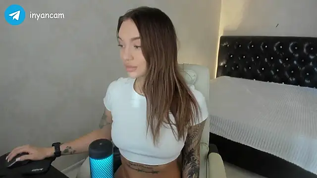 Snapshot of _in_yan chatting on February 2025 05:40:01 AM in yan online show from February 2025 05:40:01 AM