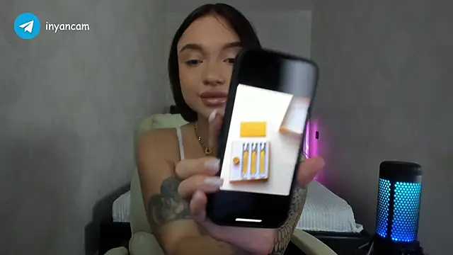 Snapshot of _in_yan chatting on February 2025 04:40:01 AM in yan online show from February 2025 04:40:01 AM