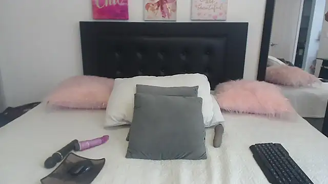 Snapshot of katiehotx chatting on October 2025 01:40:02 PM katiehotx online show from October 2025 01:40:02 PM