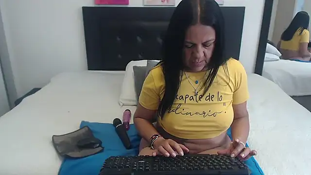 Snapshot of katiehotx chatting on October 2025 02:24:02 PM katiehotx online show from October 2025 02:24:02 PM