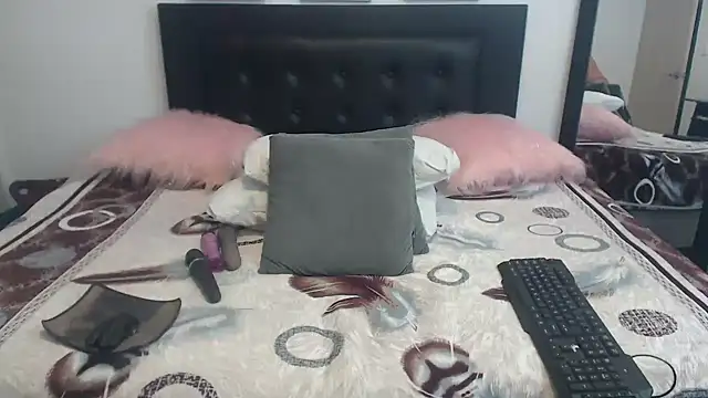 Snapshot of katiehotx chatting on November 2025 02:12:01 AM katiehotx online show from November 2025 02:12:01 AM