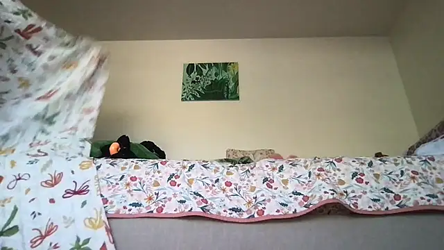 Snapshot of HYPHYtype chatting on October 2025 07:13:01 PM HYPHYtype online show from October 2025 07:13:01 PM