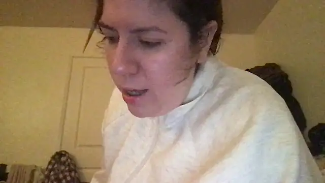 Snapshot of HYPHYtype chatting on October 2025 05:07:02 AM HYPHYtype online show from October 2025 05:07:02 AM