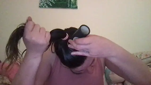 Snapshot of HYPHYtype chatting on November 2025 09:32:01 PM HYPHYtype online show from November 2025 09:32:01 PM