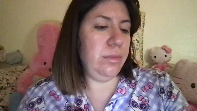 Snapshot of HYPHYtype chatting on November 2025 10:31:01 AM HYPHYtype online show from November 2025 10:31:01 AM