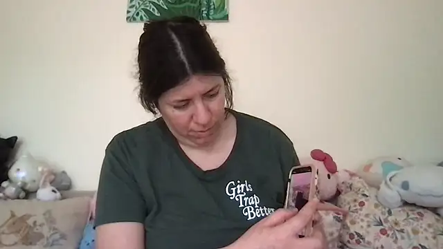 Snapshot of HYPHYtype chatting on November 2025 10:43:01 PM HYPHYtype online show from November 2025 10:43:01 PM