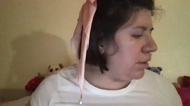 Snapshot of HYPHYtype chatting on February 2026 04:11:01 AM HYPHYtype online show from February 2026 04:11:01 AM