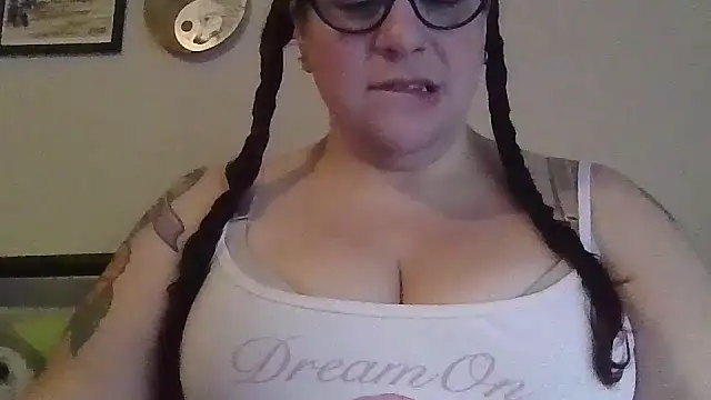 Snapshot of GothyBaby chatting on January 2025 10:22:01 PM GothyBaby online show from January 2025 10:22:01 PM