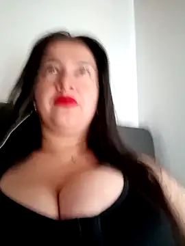 Snapshot of Cherry_1992 chatting on May 2026 11:37:01 AM Cherry 1992 online show from May 2026 11:37:01 AM