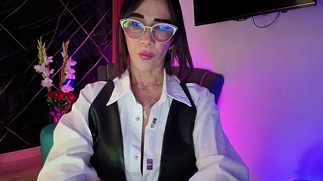 crisstal miler online show from April 2026 06:36:02 PM