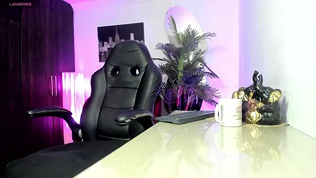 Snapshot of Amaia_Bushida chatting on September 2025 02:22:02 PM Amaia Bushida online show from September 2025 02:22:02 PM