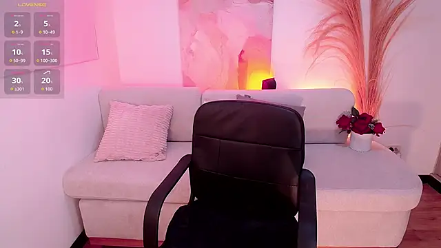 Snapshot of VictoriaLeia chatting on October 2025 11:26:02 PM VictoriaLeia online show from October 2025 11:26:02 PM