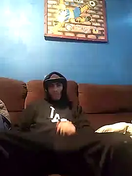 AlexAlejandro13 online show from December 2025 06:47:02 PM