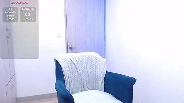 Snapshot of EricaVanderhill chatting on October 2025 08:30:02 PM EricaVanderhill online show from October 2025 08:30:02 PM