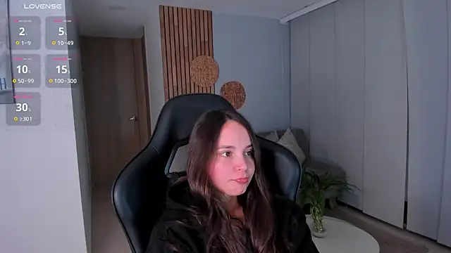 AnnieHallX online show from October 2025 02:33:01 AM