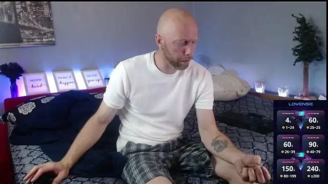 Snapshot of MaxRouger chatting on September 2025 06:24:02 AM MaxRouger online show from September 2025 06:24:02 AM