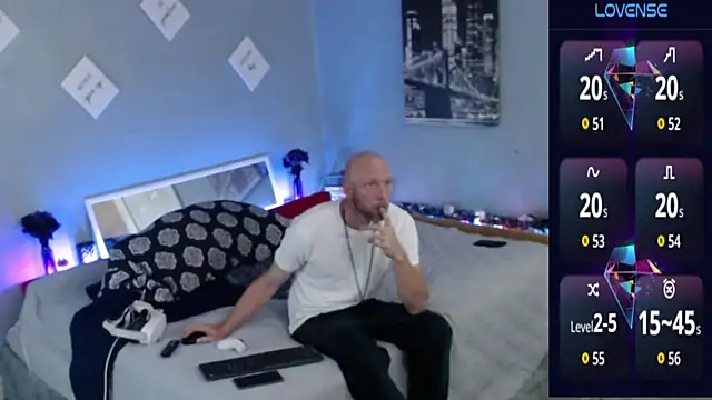 Snapshot of MaxRouger chatting on October 2025 06:43:02 AM MaxRouger online show from October 2025 06:43:02 AM