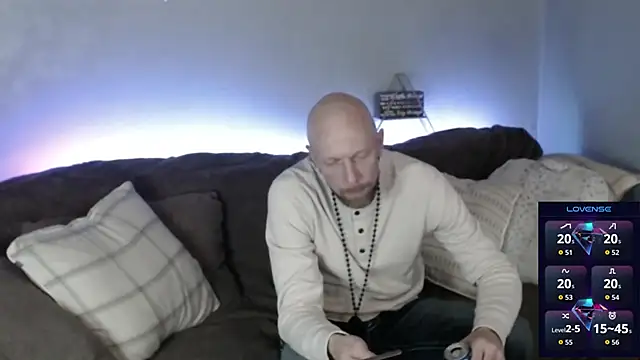 Snapshot of MaxRouger chatting on October 2025 06:47:01 AM MaxRouger online show from October 2025 06:47:01 AM