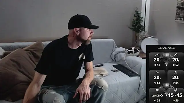 Snapshot of MaxRouger chatting on November 2025 09:36:01 PM MaxRouger online show from November 2025 09:36:01 PM