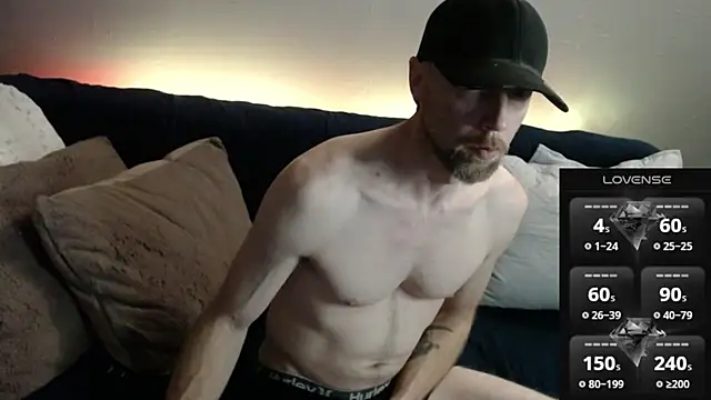 Snapshot of MaxRouger chatting on December 2025 01:43:01 AM MaxRouger online show from December 2025 01:43:01 AM