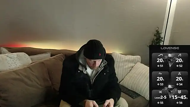 Snapshot of MaxRouger chatting on December 2025 01:26:02 AM MaxRouger online show from December 2025 01:26:02 AM