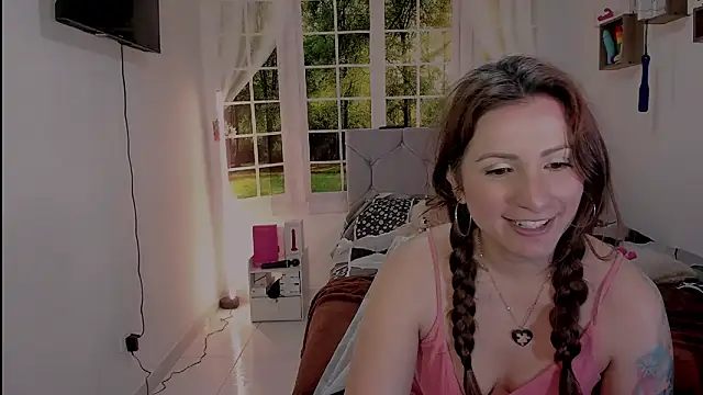 vanessabrown  online show from May 2026 03:28:01 PM