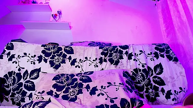 sofi decker online show from February 2025 09:17:02 AM