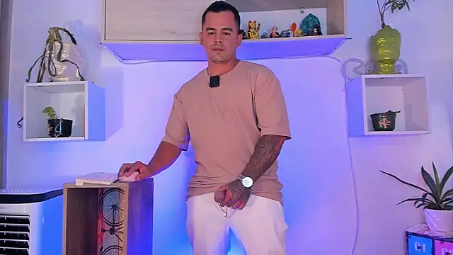 Snapshot of Ricardo_1998 chatting on October 2025 01:55:02 AM Ricardo 1998 online show from October 2025 01:55:02 AM