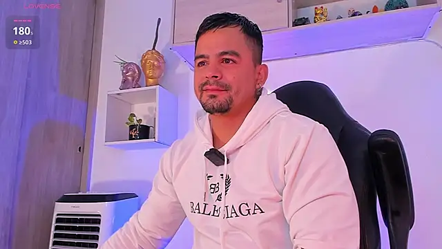 Snapshot of Ricardo_1998 chatting on October 2025 09:01:01 AM Ricardo 1998 online show from October 2025 09:01:01 AM