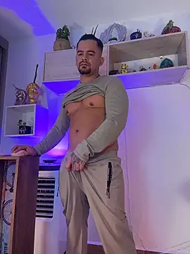 Snapshot of Ricardo_1998 chatting on October 2025 01:57:01 AM Ricardo 1998 online show from October 2025 01:57:01 AM