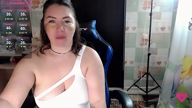 Snapshot of Korolek12 chatting on November 2025 04:56:01 AM Korolek12 online show from November 2025 04:56:01 AM