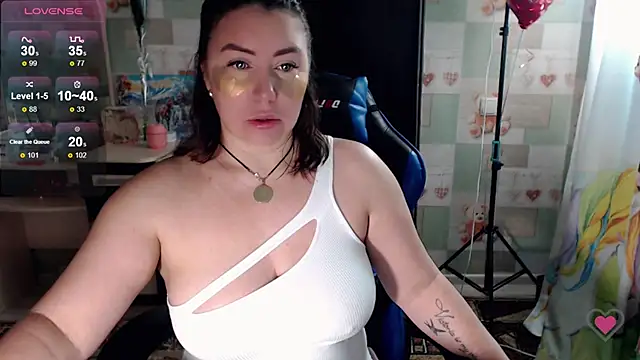 Snapshot of Korolek12 chatting on November 2025 04:40:01 AM Korolek12 online show from November 2025 04:40:01 AM