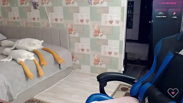 Snapshot of Korolek12 chatting on February 2026 04:44:02 AM Korolek12 online show from February 2026 04:44:02 AM