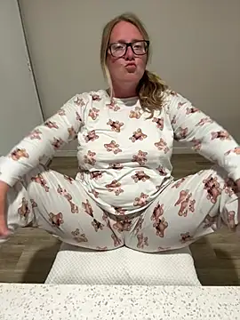 Snapshot of Lizzyloo chatting on February 2026 03:15:01 AM Lizzyloo online show from February 2026 03:15:01 AM