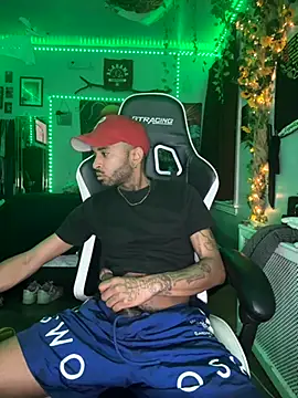 Snapshot of spideyzaddy chatting on November 2025 03:27:02 AM spideyzaddy online show from November 2025 03:27:02 AM