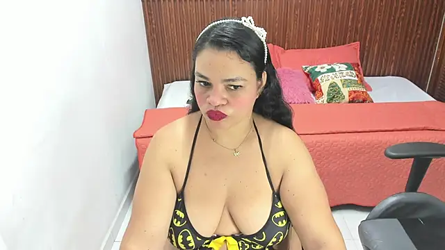 Cloe 35 online show from November 2025 08:12:01 PM