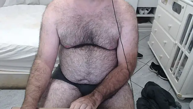 Snapshot of MysterBearMG chatting on March 2026 12:11:01 AM MysterBearMG online show from March 2026 12:11:01 AM