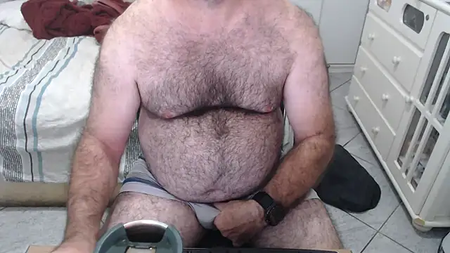 Snapshot of MysterBearMG chatting on April 2026 03:28:02 AM MysterBearMG online show from April 2026 03:28:02 AM