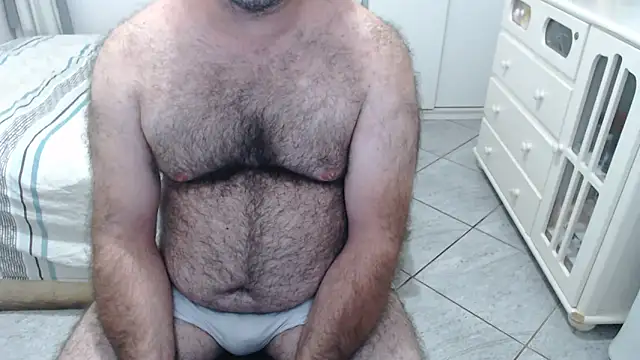 Snapshot of MysterBearMG chatting on April 2026 01:55:02 AM MysterBearMG online show from April 2026 01:55:02 AM